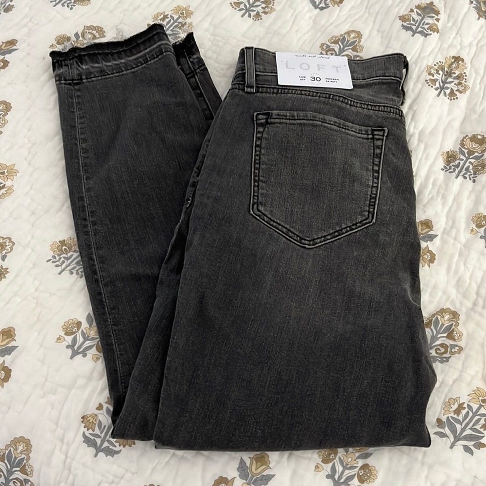 LOFT - New w/ tags modern skinny faded black jeans 10P/30 frayed hem
